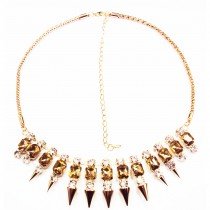 Collier plastron dor&eacute; en cristal &agrave; pics -Jaune