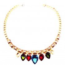 Collier plastron dor&eacute; &agrave; joyaux multicolores