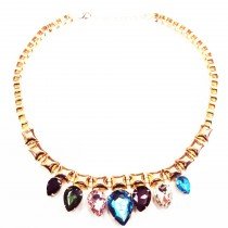 Collier plastron dor&eacute; &agrave; joyaux multicolores