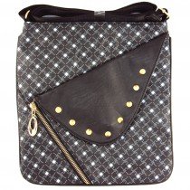 Besace clout&eacute;e