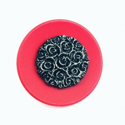 https://magasin-grossiste.com/5325-thickbox/-bouton-motif-roses-pailletees-en-25-mm-rouge.jpg