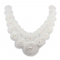 Encolure fleurie &agrave; perles - Blanc